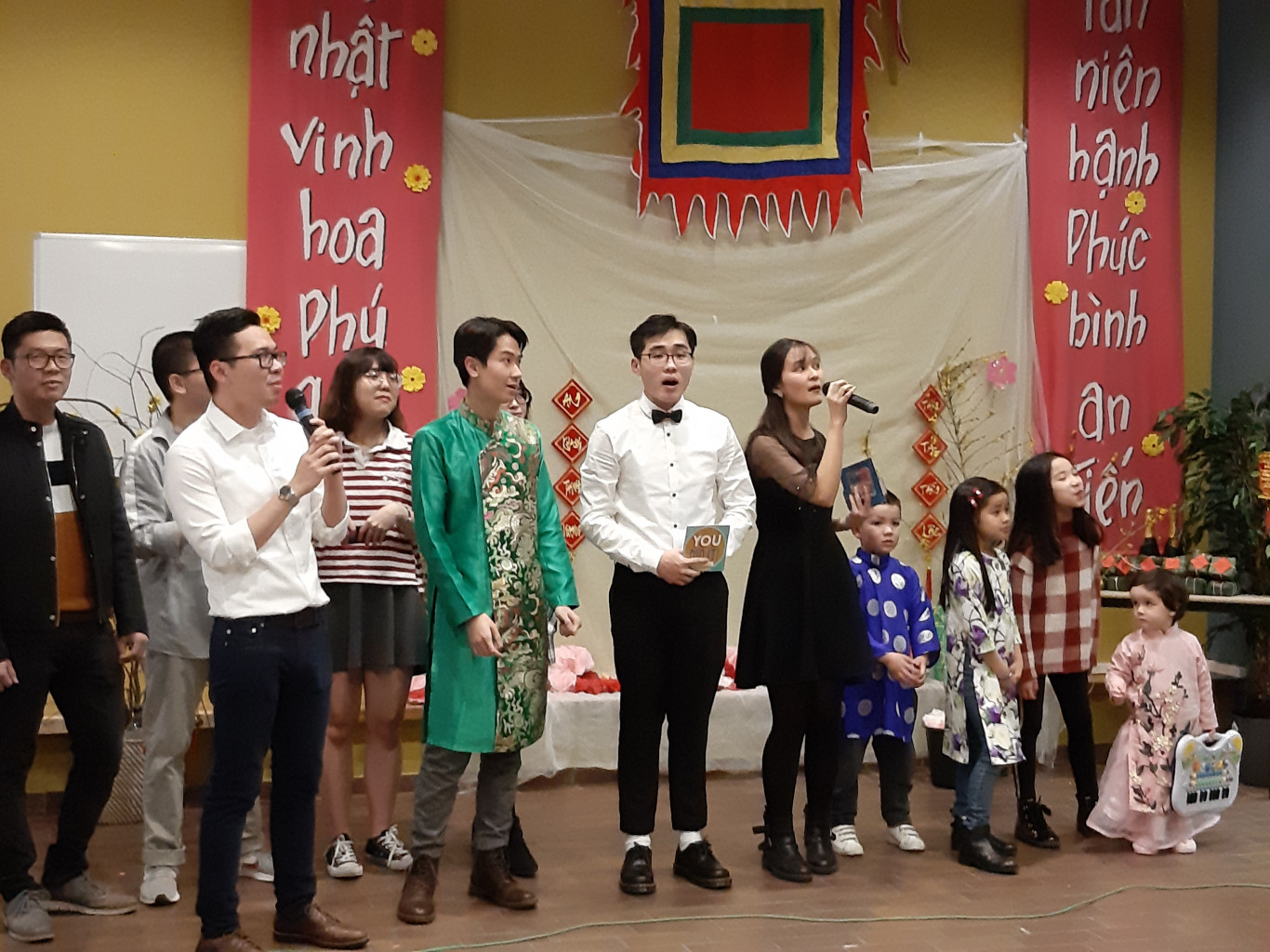 Người Việt ở Bỉ đ&oacute;n Tết cổ truyền d&acirc;n tộc - Ảnh: K.B.H